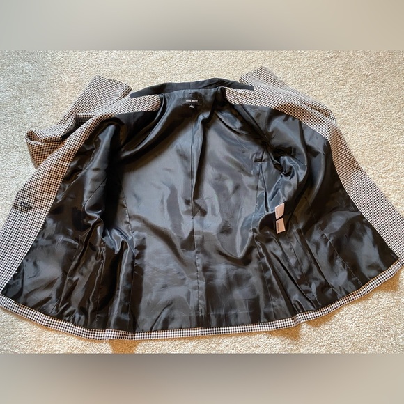 Nine West Blazer. Size 6. Excellent condition. Nonsmoking home. - Picture 5 of 7